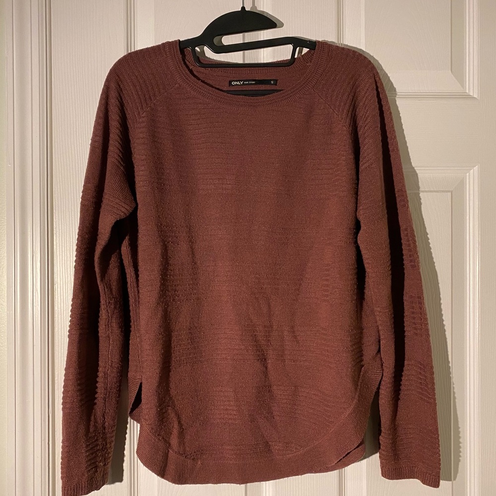 small red/maroon sweater/long sleeve shirt